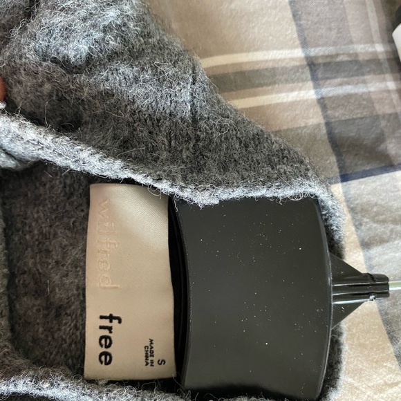 Aritzia Wilfred Free Mical Sweater - Picture 5 of 8